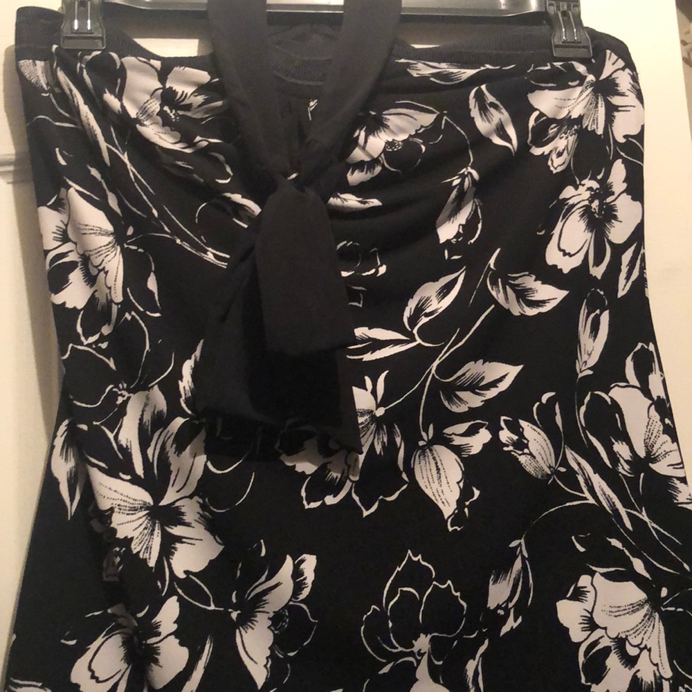 Halter top w Tie Neck
